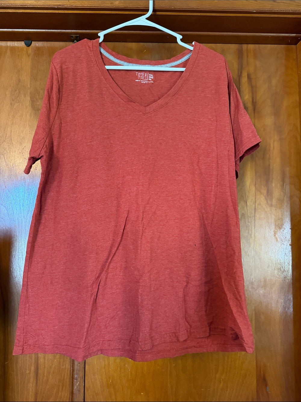 Time and Tru Rust Red V-Neck Short Sleeve Tee